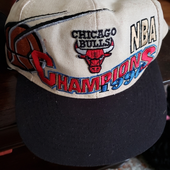 1996 Champions Chicago Bulls Hat and Three-Peat World Champions Chicago Bulls Ha - Picture 2 of 3